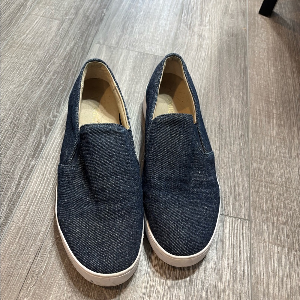 Vionoc slip on shoes